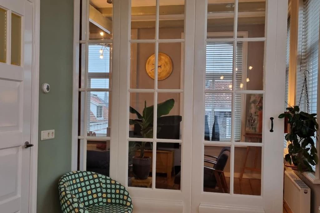 Sfeervol Verblijf In Oude Gemeentehuis Eenrum. Exterior foto